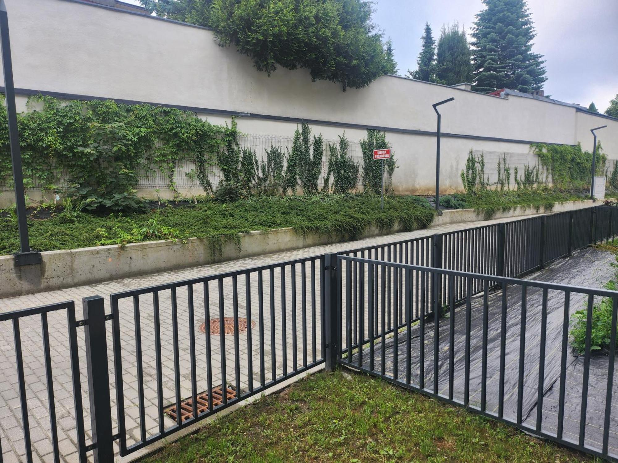 Dwa Jelonki, Ul Sciegiennego, Centrum, Garaz, Ogrodek Kielce Extérieur photo